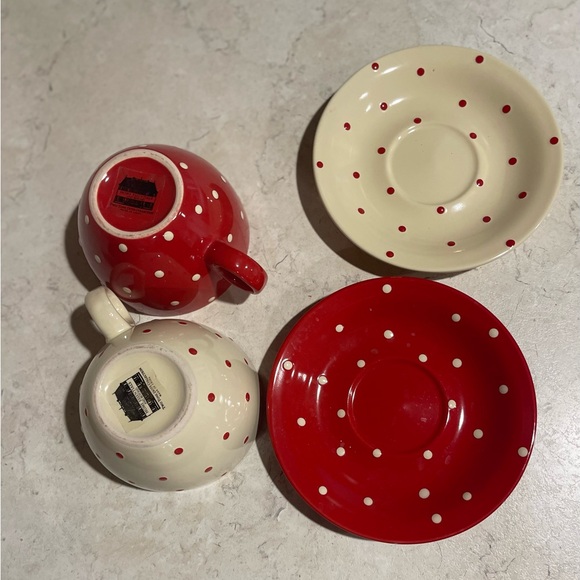 Home Essentials and Beyond Two Tone Dots Collection 2 cups with saucers - Picture 6 of 6